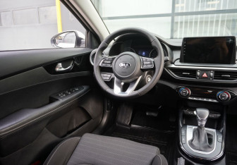 Подержанный автомобиль Kia Cerato Sedan 2019 года (13 фото)