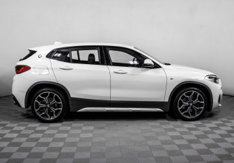 Подержанный автомобиль BMW X2 2018 года (4 фото)