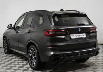 Подержанный автомобиль BMW X5 2022 года (7 фото)