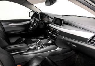 Подержанный автомобиль BMW X6 2015 года (10 фото)