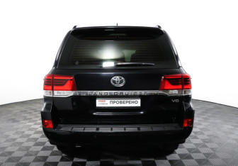 Подержанный автомобиль Toyota Land Cruiser Suv 2018 года (6 фото)