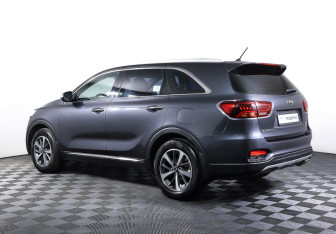 Подержанный автомобиль Kia Sorento 2019 года (7 фото)