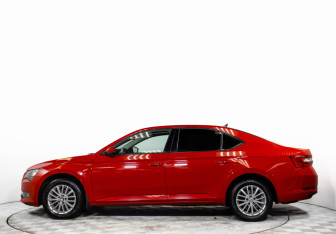 Подержанный автомобиль Skoda Superb Liftback 2016 года (8 фото)