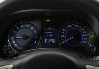 Подержанный автомобиль Infiniti FX 2013 года (14 фото)