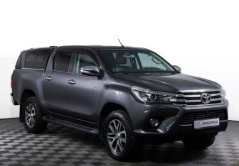 Подержанный автомобиль Toyota Hilux 2015 года (3 фото)