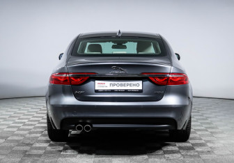 Подержанный автомобиль Jaguar XF Sedan 2017 года (6 фото)