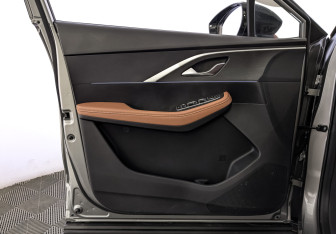 Подержанный автомобиль Omoda C5 2024 года (19 фото)