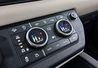 Подержанный автомобиль Land Rover Defender Suv 2021 года (26 фото)