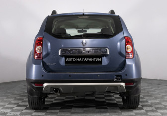 Подержанный автомобиль Renault Duster 2014 года (4 фото)