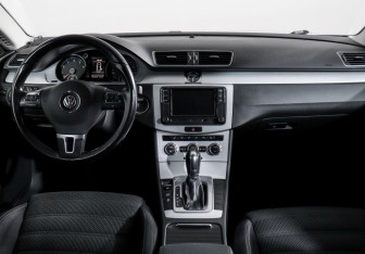 Подержанный автомобиль Volkswagen Passat CC 2013 года (13 фото)