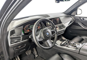 Подержанный автомобиль BMW X7 2020 года (16 фото)