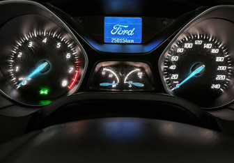 Подержанный автомобиль Ford Focus Sedan 2011 года (14 фото)