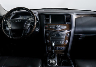 Подержанный автомобиль Infiniti QX56 2013 года (13 фото)