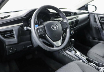 Подержанный автомобиль Toyota Corolla Sedan 2013 года (7 фото)