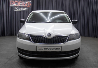 Подержанный автомобиль Skoda Rapid Liftback 2014 года (2 фото)