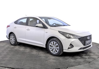Подержанный автомобиль Hyundai Solaris Sedan 2021 года (3 фото)
