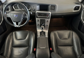 Подержанный автомобиль Volvo S60 2017 года (9 фото)