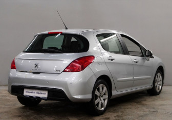 Подержанный автомобиль Peugeot 308 Hatchback 2012 года (7 фото)