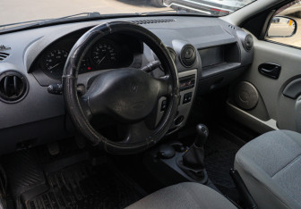 Подержанный автомобиль Renault Logan Sedan 2009 года (12 фото)