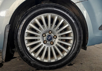 Подержанный автомобиль Ford Focus Sedan 2010 года (16 фото)