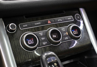 Подержанный автомобиль Land Rover Range Rover Sport 2016 года (18 фото)