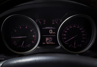 Подержанный автомобиль Toyota Land Cruiser Suv 2012 года (16 фото)