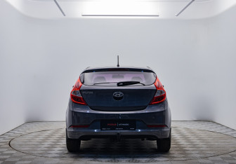 Подержанный автомобиль Hyundai Solaris Hatchback 2015 года (6 фото)