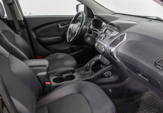 Подержанный автомобиль Hyundai ix35 2011 года (9 фото)