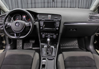 Подержанный автомобиль Volkswagen Golf Hatchback 2013 года (14 фото)