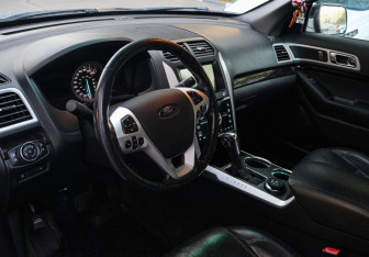 Подержанный автомобиль Ford Explorer 2013 года (12 фото)