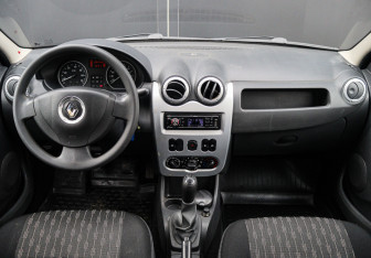 Подержанный автомобиль Renault Logan Sedan 2013 года (7 фото)