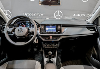 Подержанный автомобиль Skoda Rapid Liftback 2021 года (14 фото)