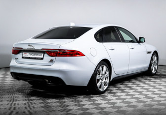 Подержанный автомобиль Jaguar XF Sedan 2019 года (5 фото)