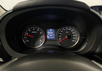 Подержанный автомобиль Subaru XV 2014 года (11 фото)