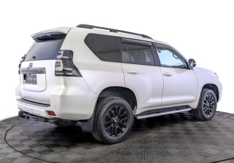 Подержанный автомобиль Toyota Land Cruiser Prado 2021 года (5 фото)