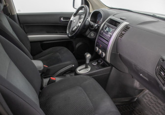 Подержанный автомобиль Nissan X-Trail 2012 года (9 фото)