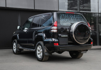 Подержанный автомобиль Toyota Land Cruiser Prado 2004 года (6 фото)