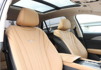 Подержанный автомобиль Hongqi H5 2024 года (14 фото)