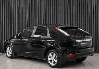 Подержанный автомобиль Ford Focus Hatchback 2009 года (7 фото)