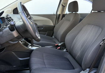 Подержанный автомобиль Chevrolet Aveo Sedan 2014 года (10 фото)