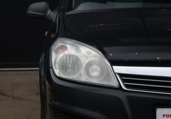 Подержанный автомобиль Opel Astra Sedan 2014 года (17 фото)