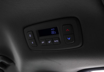 Подержанный автомобиль Kia Carnival 2021 года (18 фото)