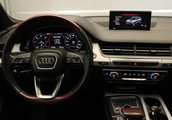 Подержанный автомобиль Audi Q7 2016 года (8 фото)