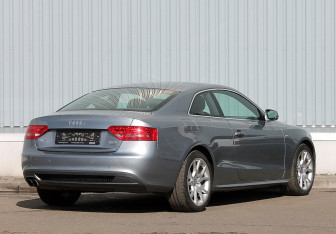 Подержанный автомобиль Audi A5 Coupe 2010 года (2 фото)