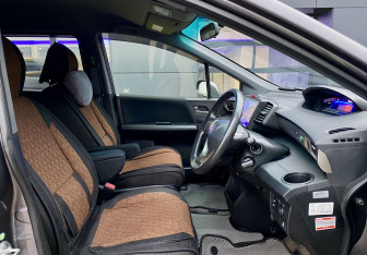 Подержанный автомобиль Honda Freed 2013 года (20 фото)