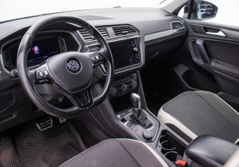 Подержанный автомобиль Volkswagen Tiguan 2019 года (9 фото)