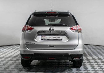 Подержанный автомобиль Nissan X-Trail 2015 года (6 фото)