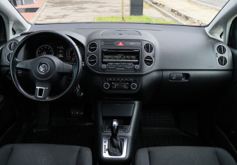 Подержанный автомобиль Volkswagen Golf Plus 2011 года (9 фото)