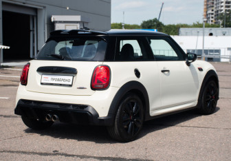 Подержанный автомобиль MINI Hatch 2021 года (5 фото)