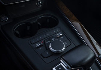 Подержанный автомобиль Audi A4 Sedan 2016 года (17 фото)